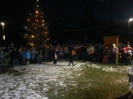 Rozsvícení vánočního stromu v obci 2013 