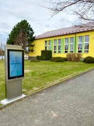 Před obecním úřadem byla instalována elektronická úřední deska