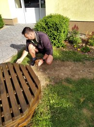 Brigáda na školní zahradě