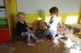 HRAJEME SI VE ŠKOLCE