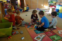 HRAJEME SI VE ŠKOLCE