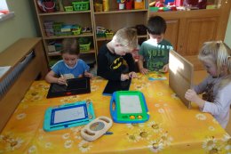 HRAJEME SI VE ŠKOLCE