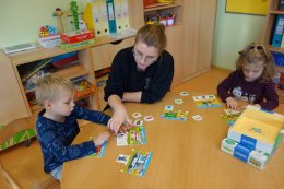 HRAJEME SI VE ŠKOLCE