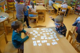 HRAJEME SI VE ŠKOLCE