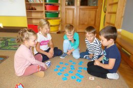 HRAJEME SI VE ŠKOLCE