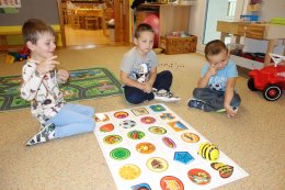 HRAJEME SI VE ŠKOLCE